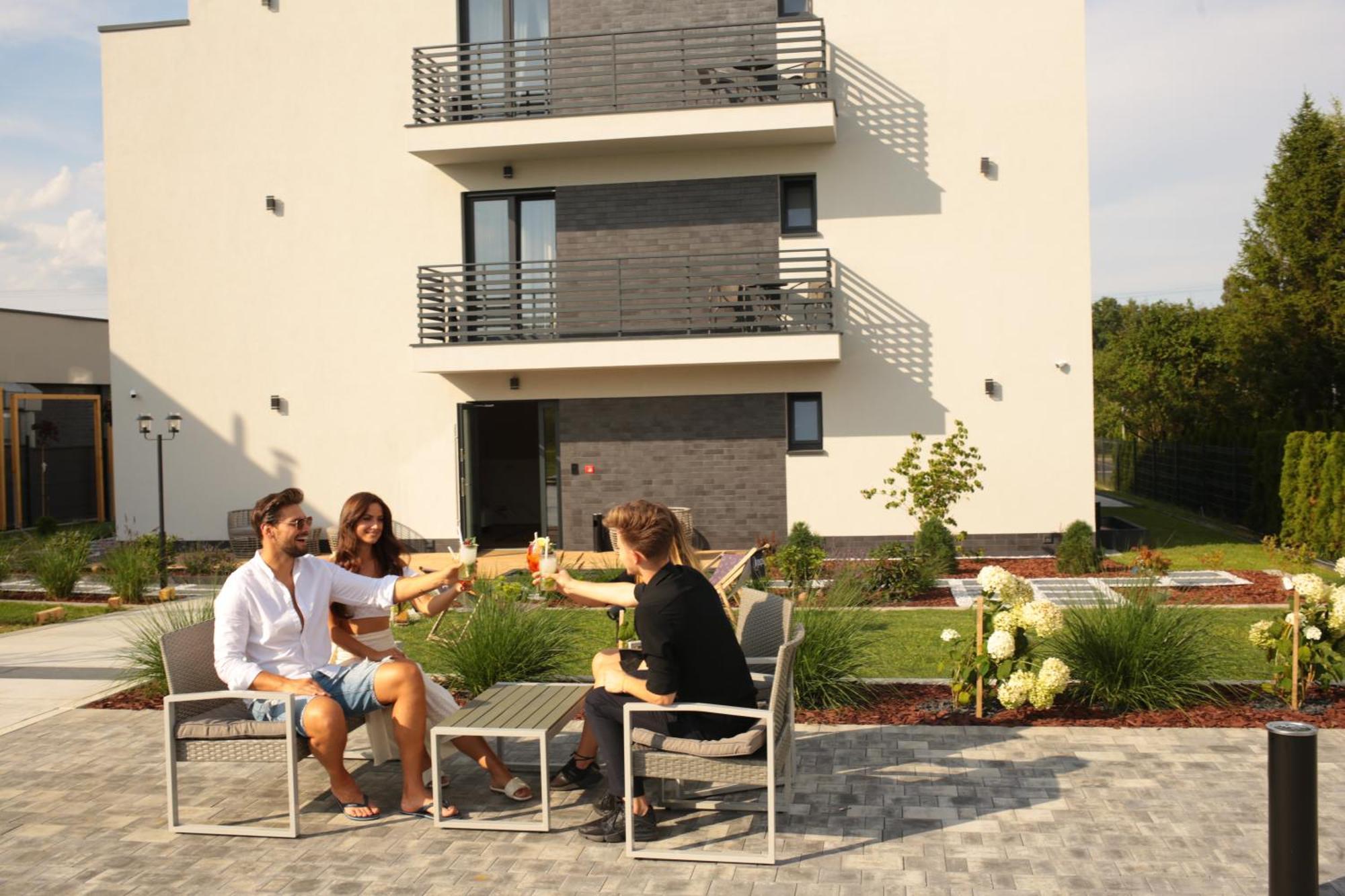 Resto Inn - Smart Apartamenty Blisko Energylandii Polwies 외부 사진